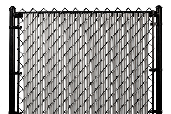 Chain Link White Single Wall Ridged™ Privacy Slat For 6ft High Fence Bottom Lock 