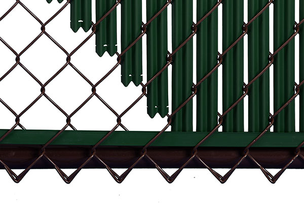 Chain Link Gray Single Wall Ridged™ Privacy Slat For 4ft High Fence Bottom Lock 